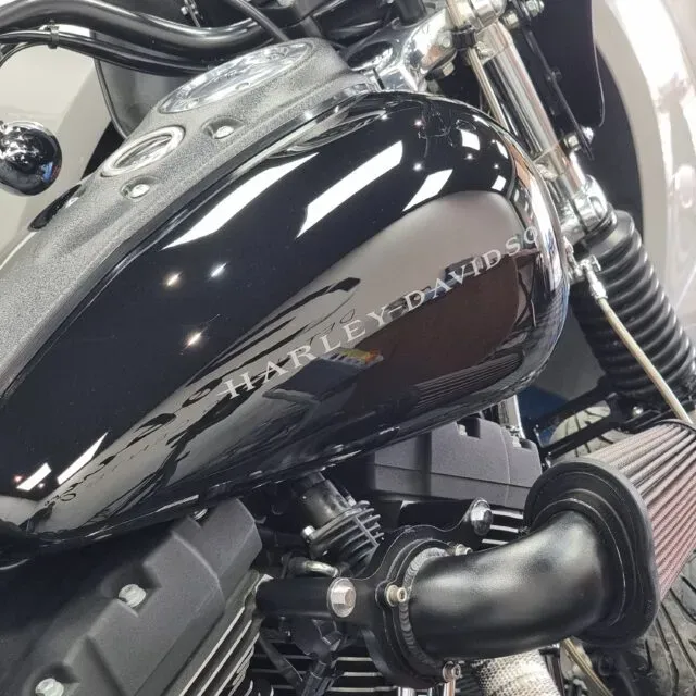 detailing Harley Davidson